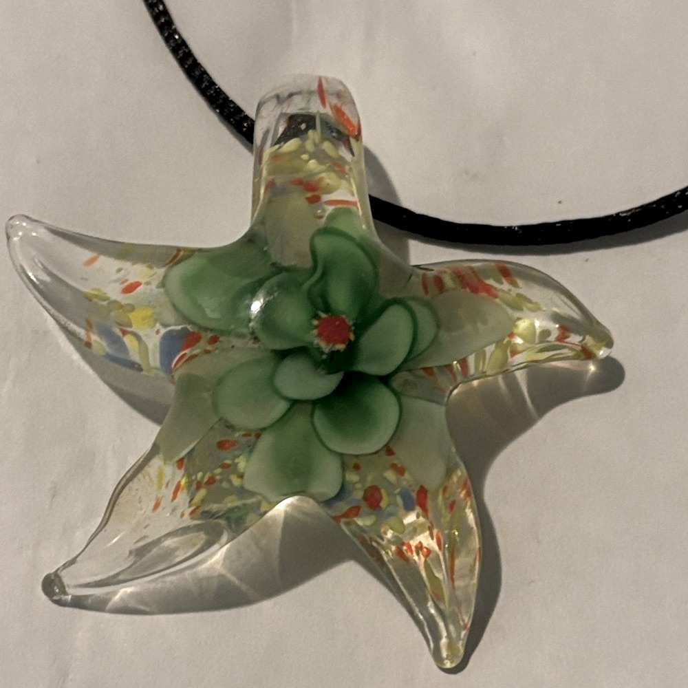 🟥Brand New Art Lampwork Glass Multi-colored Starfish Pendant Necklace
